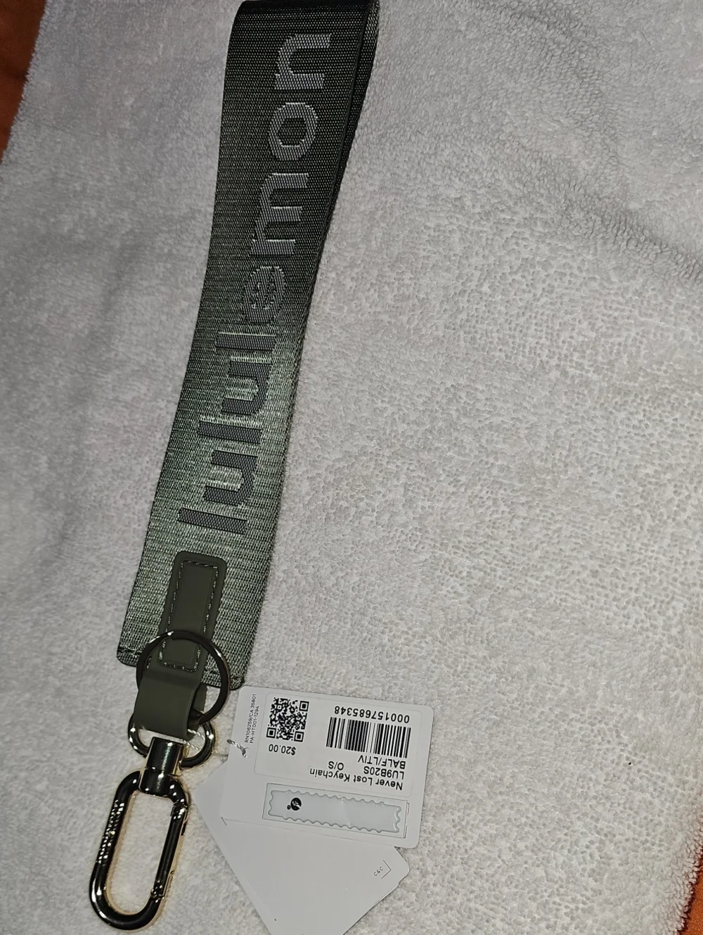Lululemon Never Lost Keychain! Bayleaf And Light Ivory!!